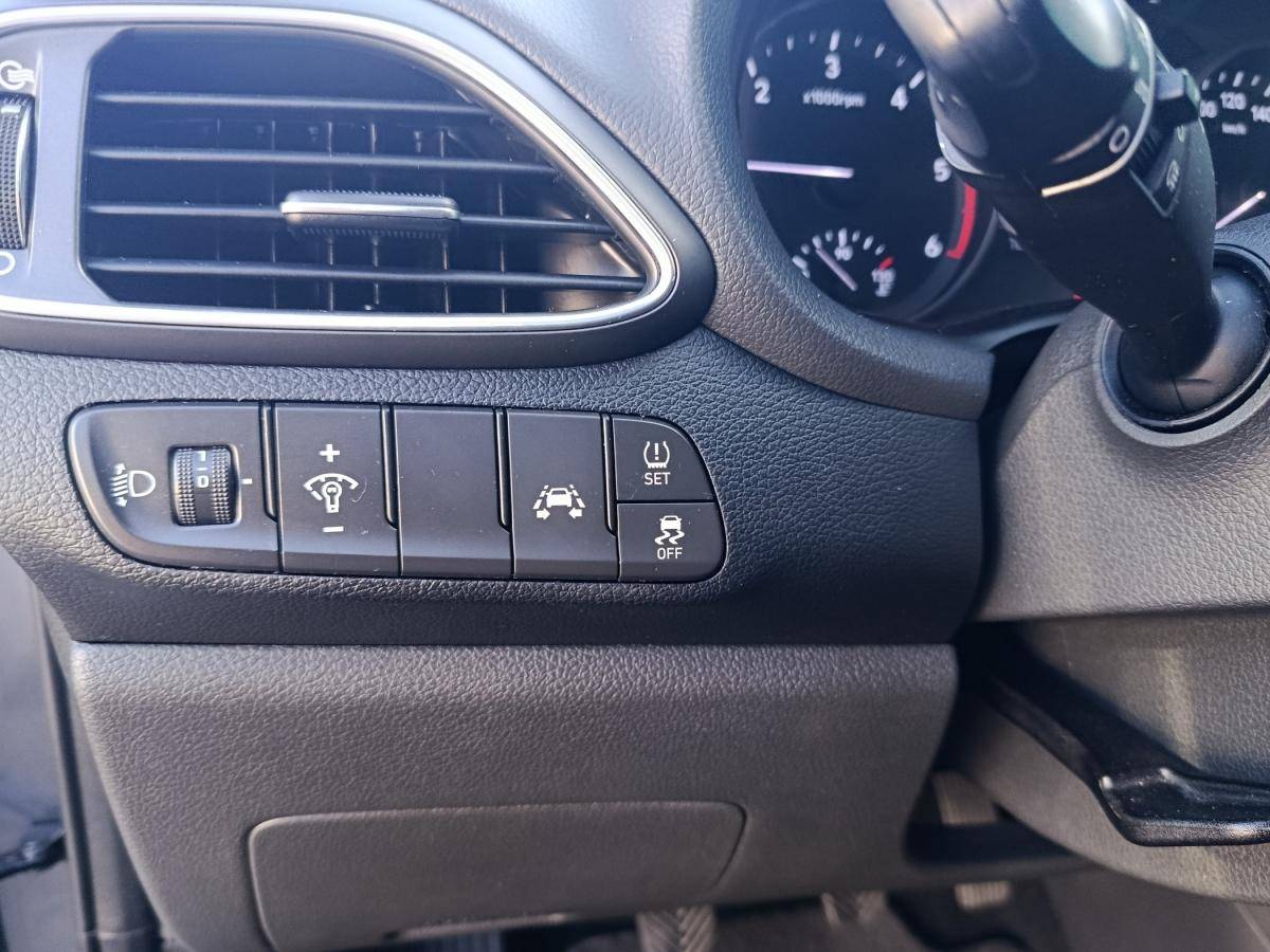 hyundai-i30-sw-2020-diesel-1598cc