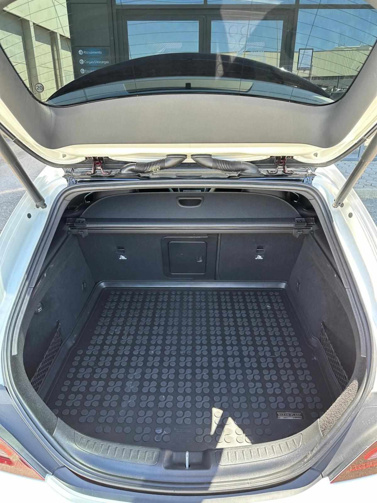 mercedes-benz-cla-220-d-shooting-brake-2017-diesel-2143cc