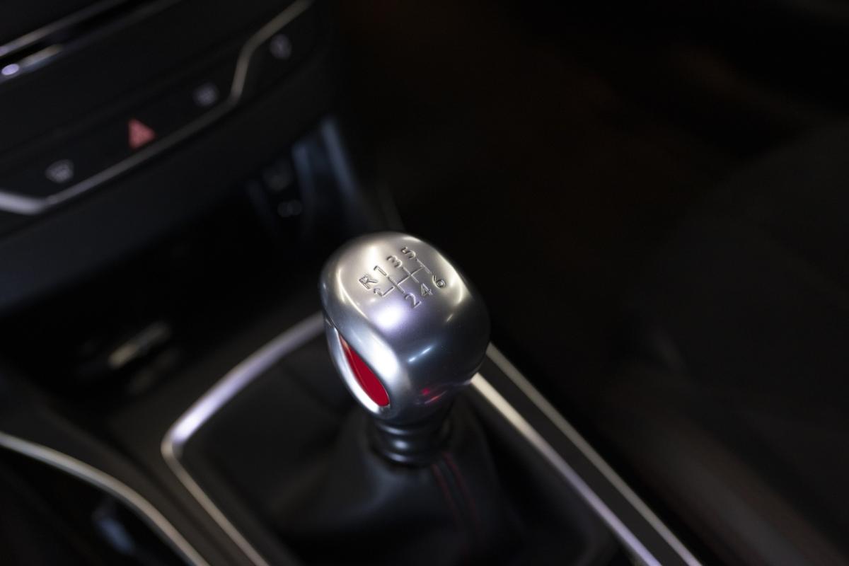 peugeot-308-2016-gasolina-1598cc