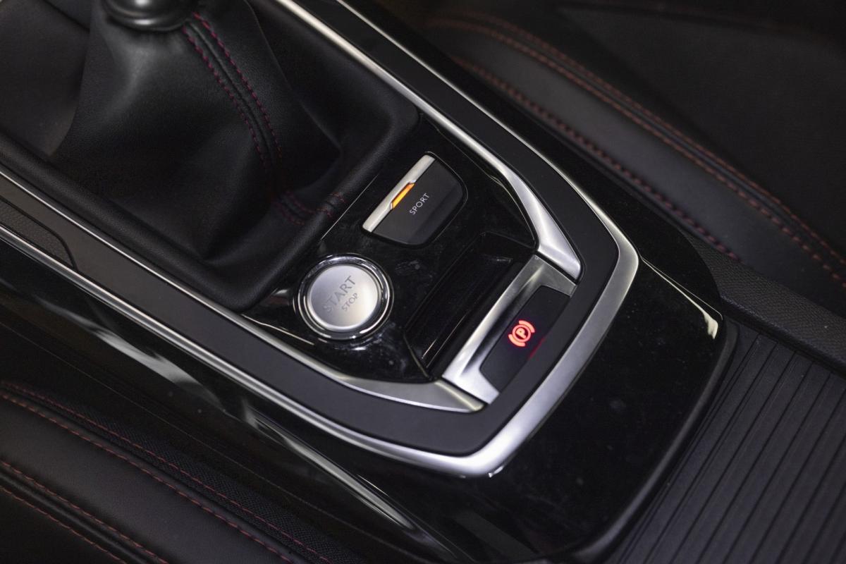 peugeot-308-2016-gasolina-1598cc