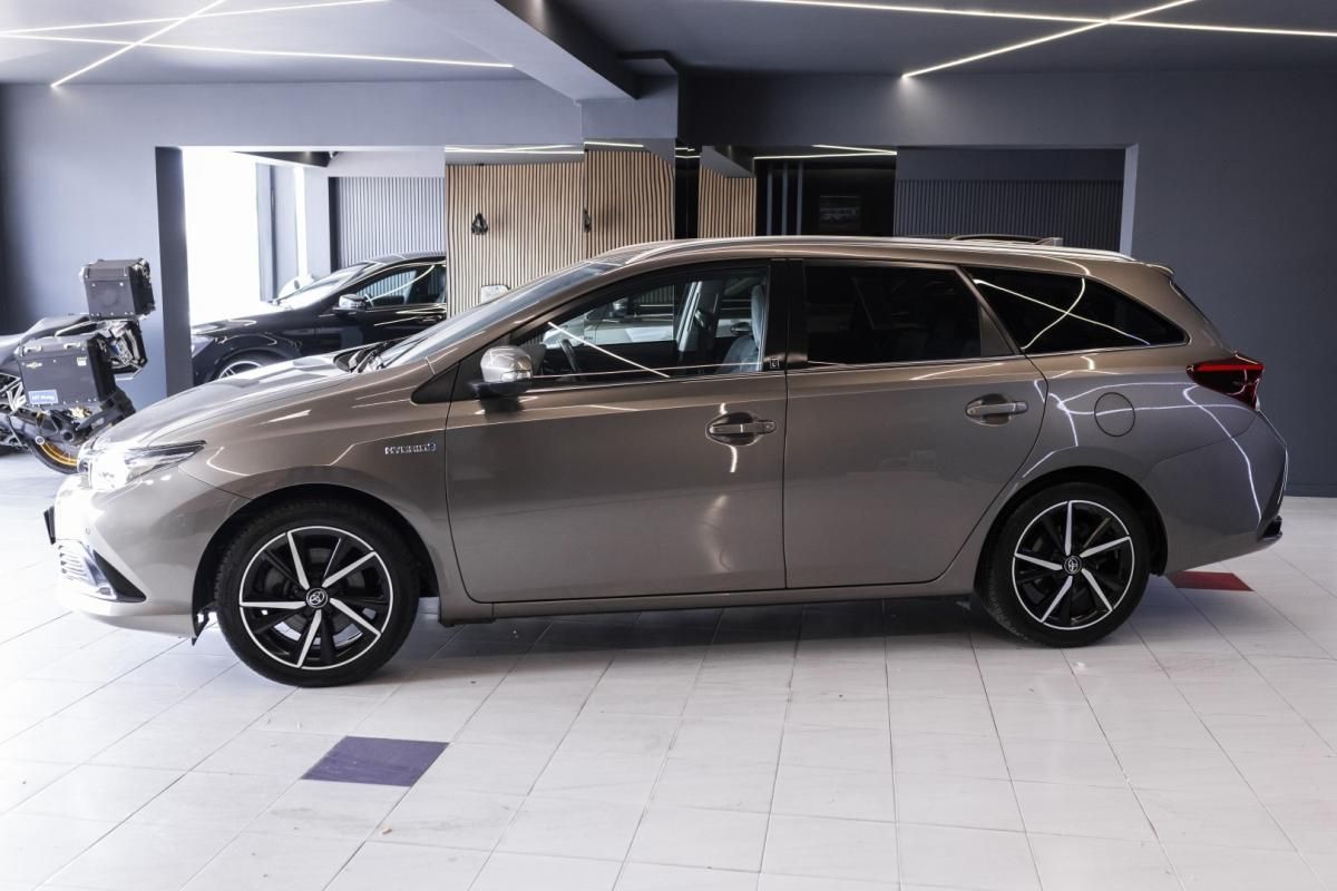 toyota-auris-touring-sports-2019-hibrido-1798cc