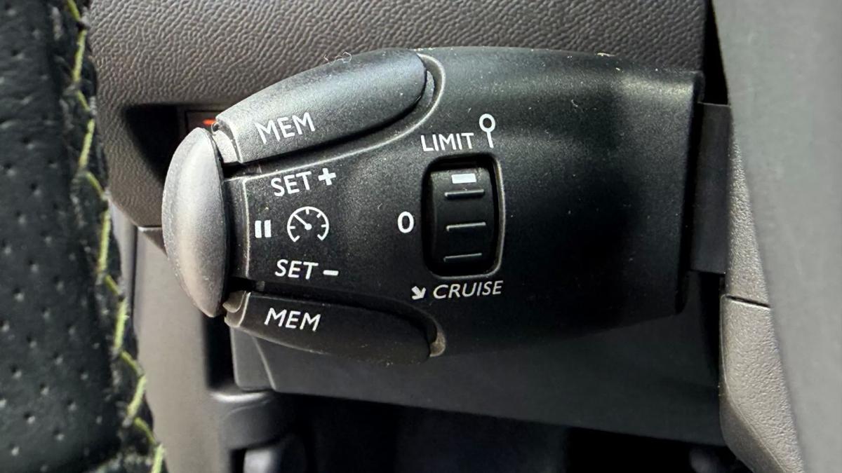 peugeot-2008-2021-gasolina-1199cc
