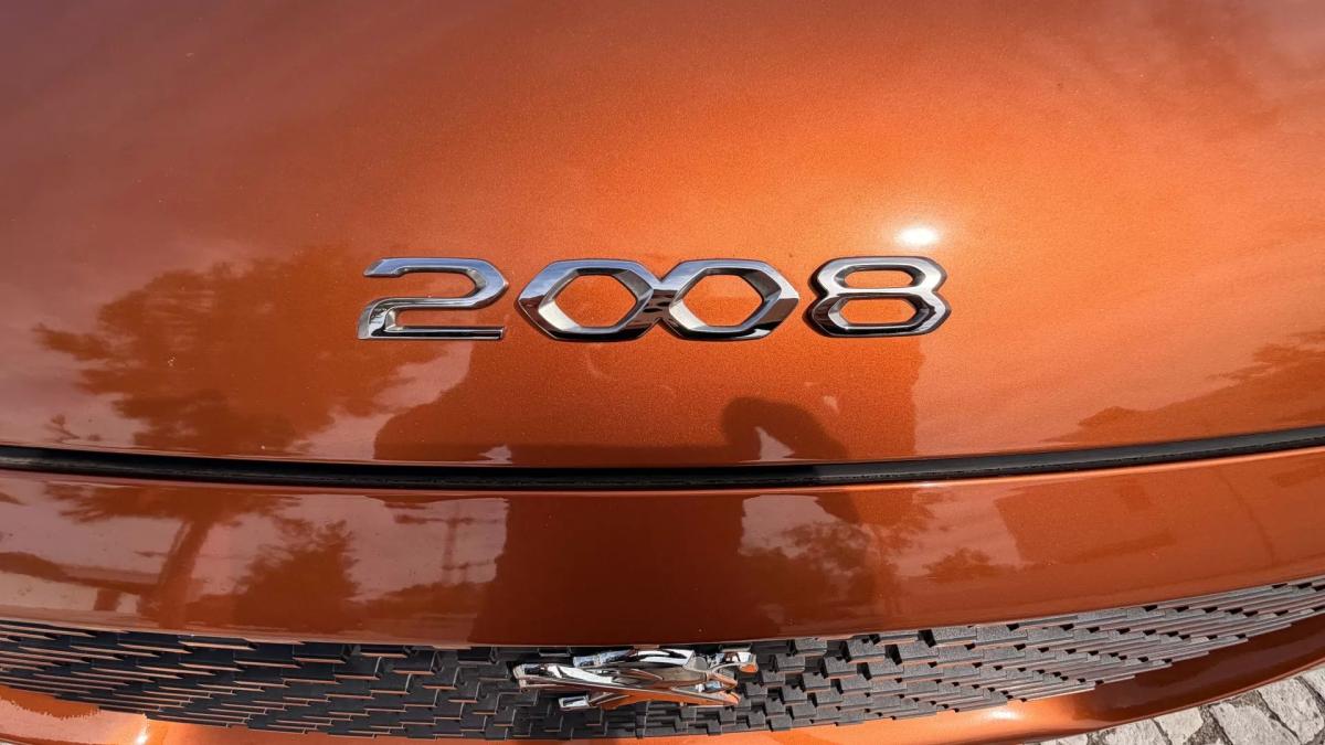 peugeot-e-2008-2020-eletrico-200cc