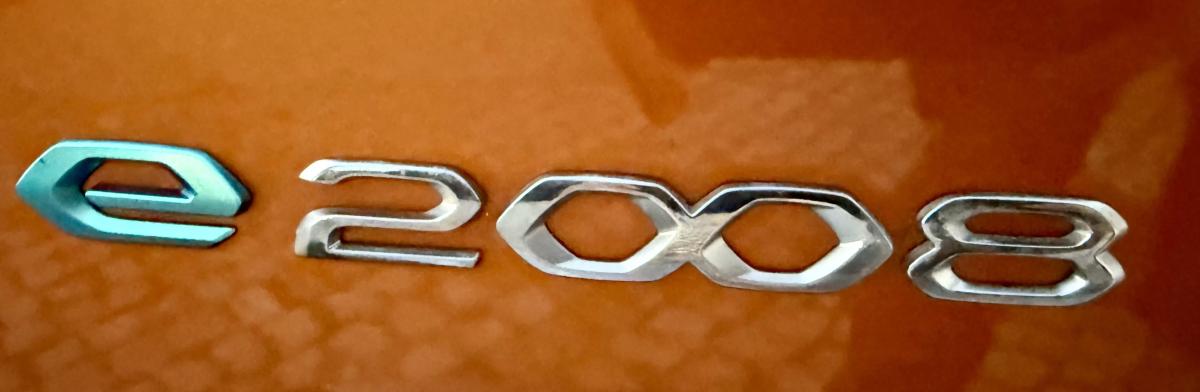 peugeot-e-2008-2020-eletrico-200cc