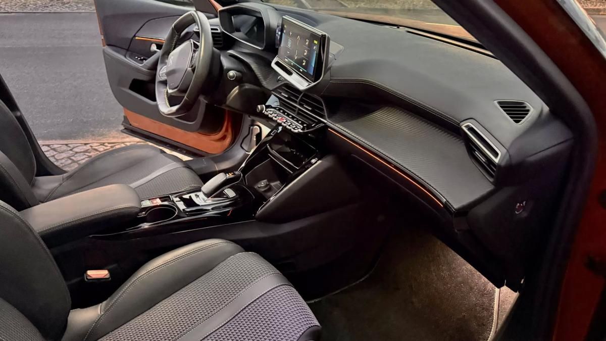 peugeot-e-2008-2020-eletrico-200cc