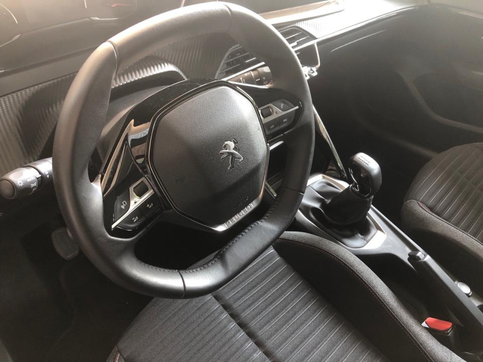 peugeot-208-2023-gasolina-1199cc