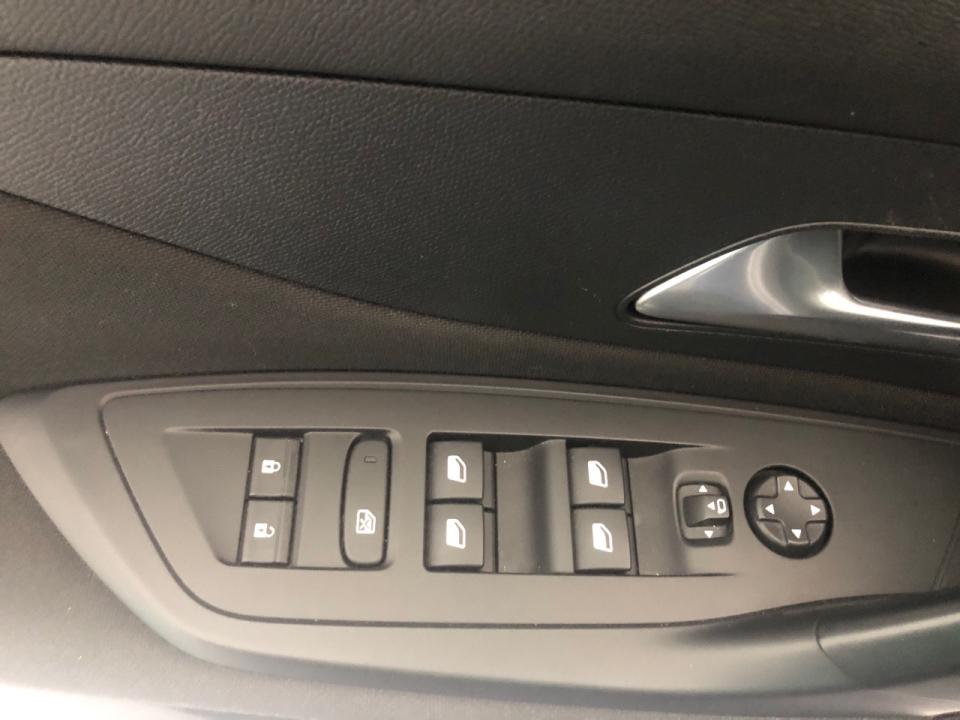 peugeot-308-2023-gasolina-1199cc