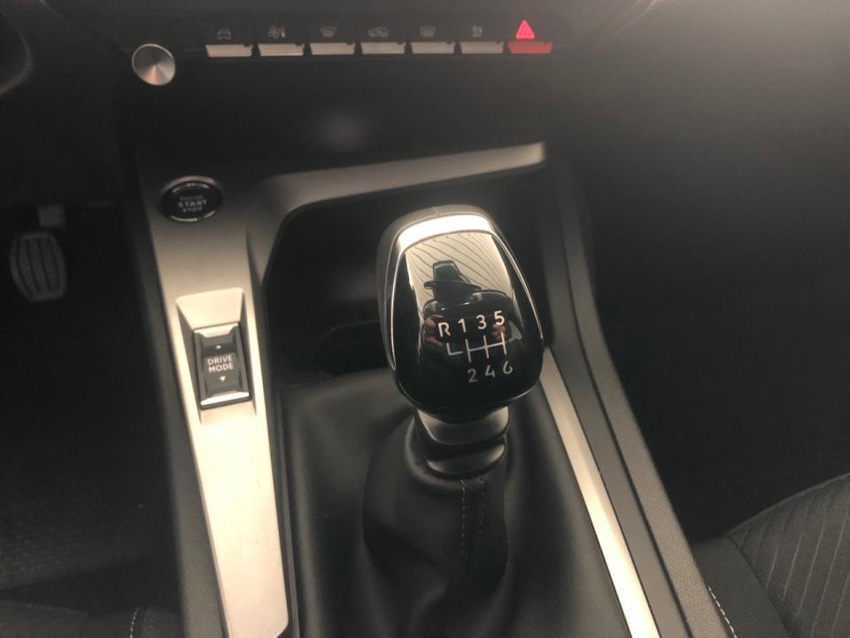 peugeot-308-2023-gasolina-1199cc
