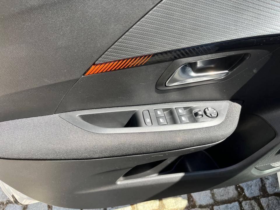 peugeot-208-2023-gasolina-1199cc