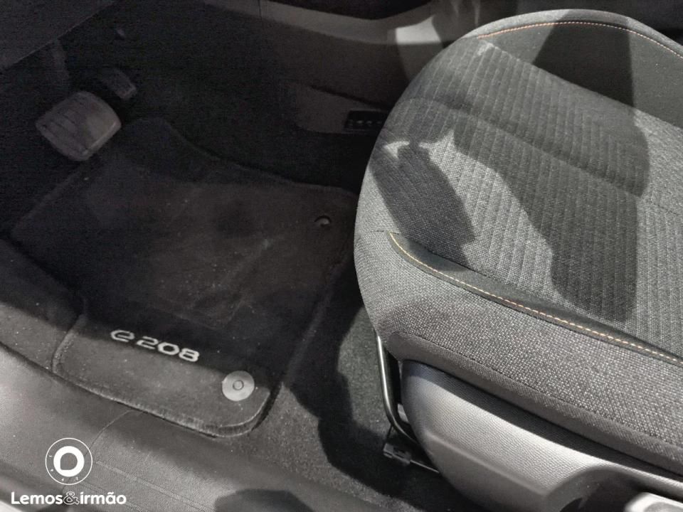 peugeot-208-2025-eletrico-0cc