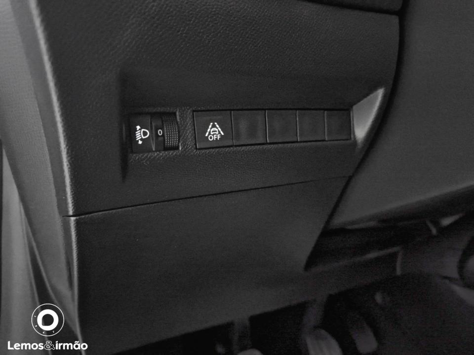 peugeot-208-2022-diesel-1499cc