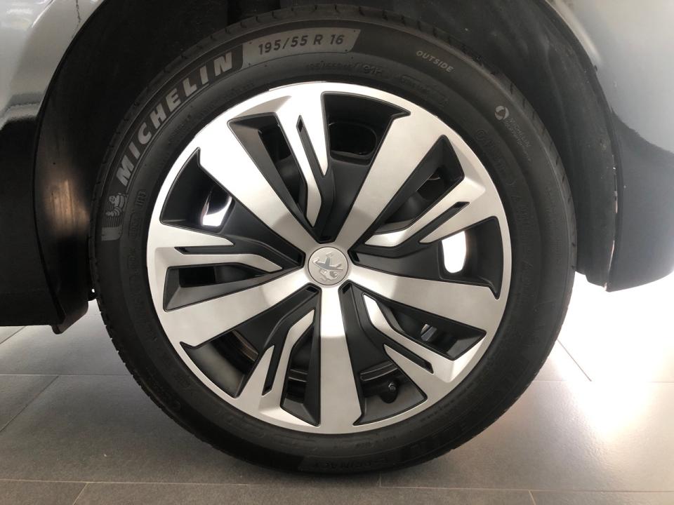 peugeot-208-2023-gasolina-1199cc