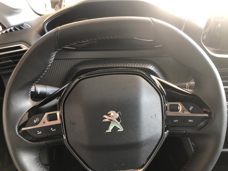 peugeot-208-2023-gasolina-1199cc