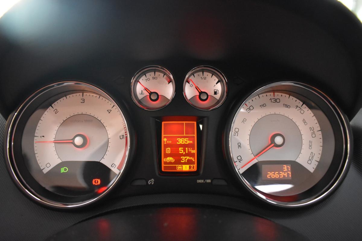 peugeot-308-cc-2011-diesel-1560cc