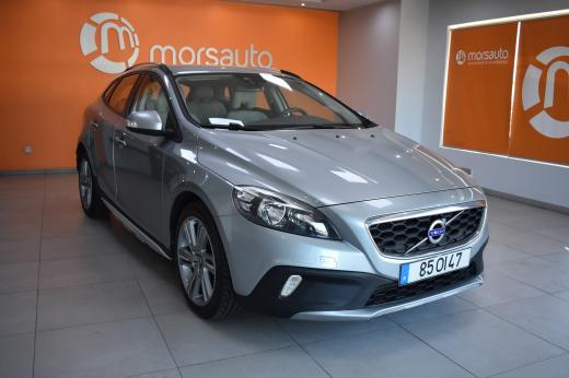 volvo-v40-cross-country-2014-diesel-1560cc