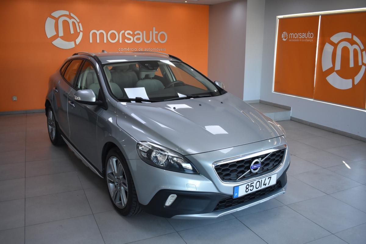 volvo-v40-cross-country-2014-diesel-1560cc