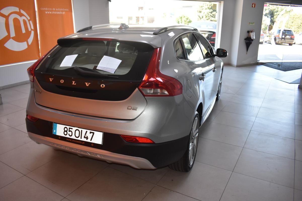 volvo-v40-cross-country-2014-diesel-1560cc