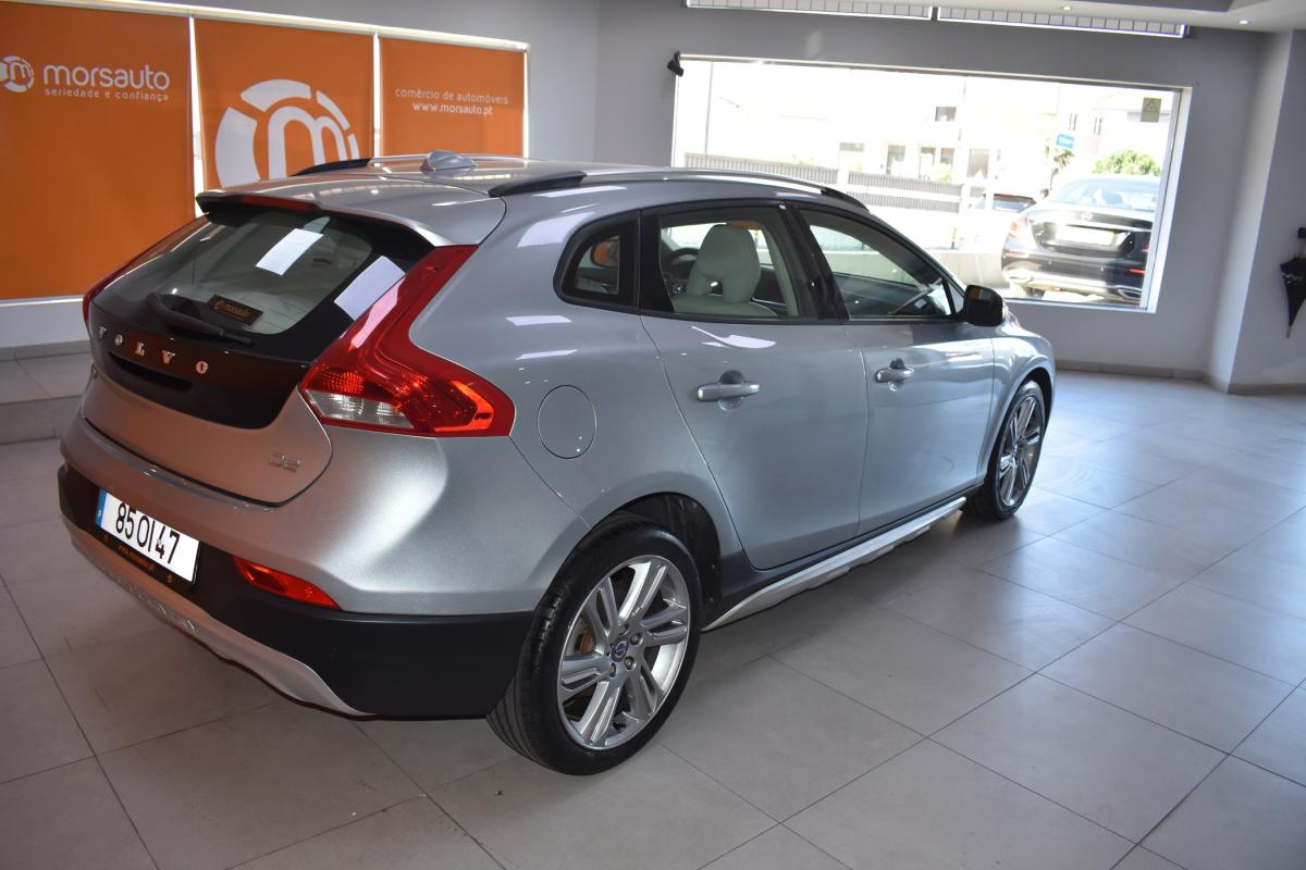volvo-v40-cross-country-2014-diesel-1560cc