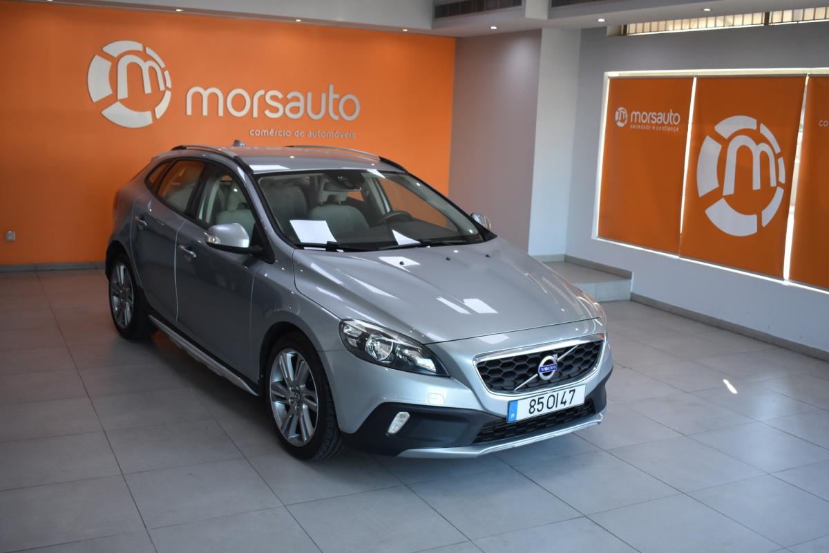 volvo-v40-cross-country-2014-diesel-1560cc