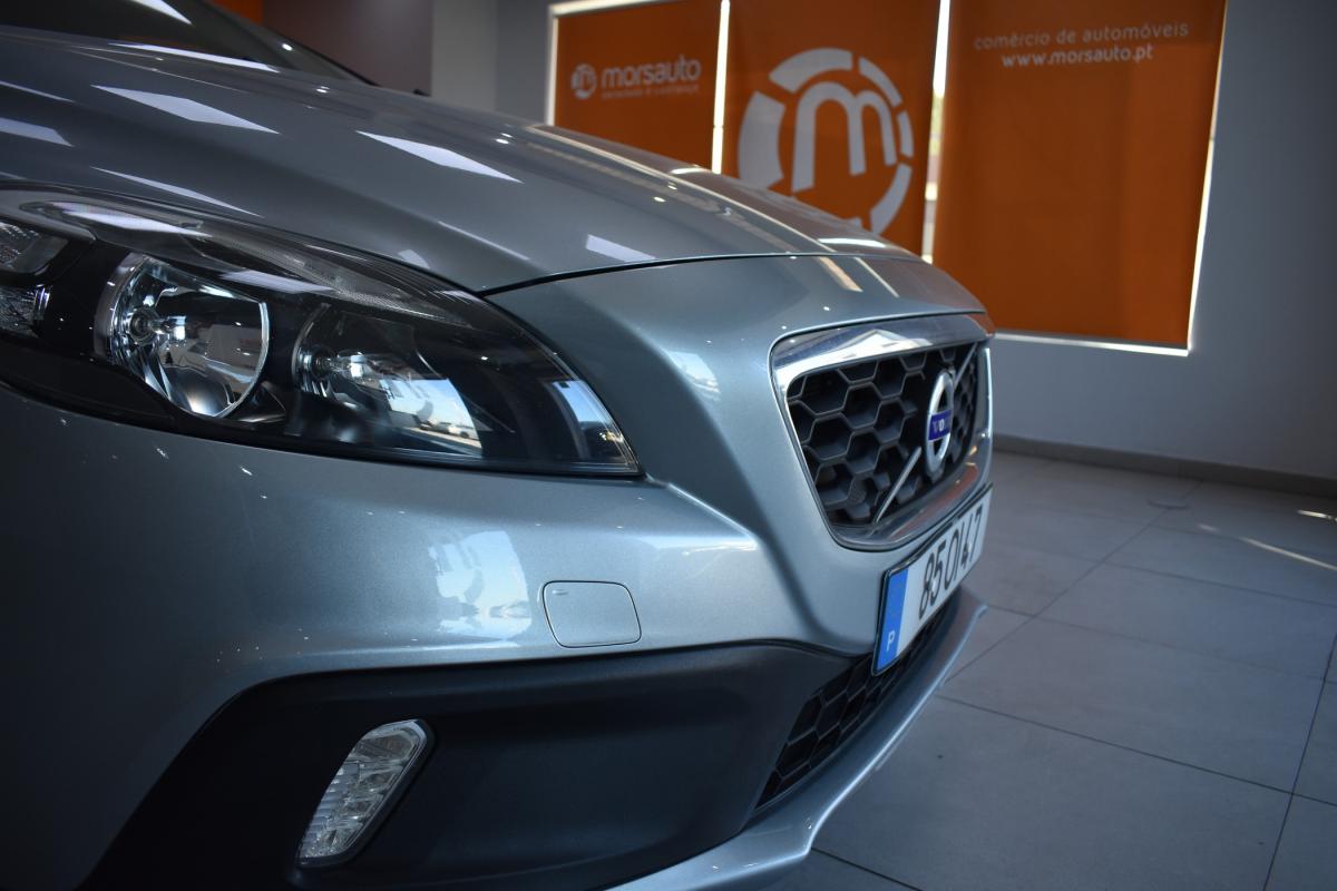 volvo-v40-cross-country-2014-diesel-1560cc
