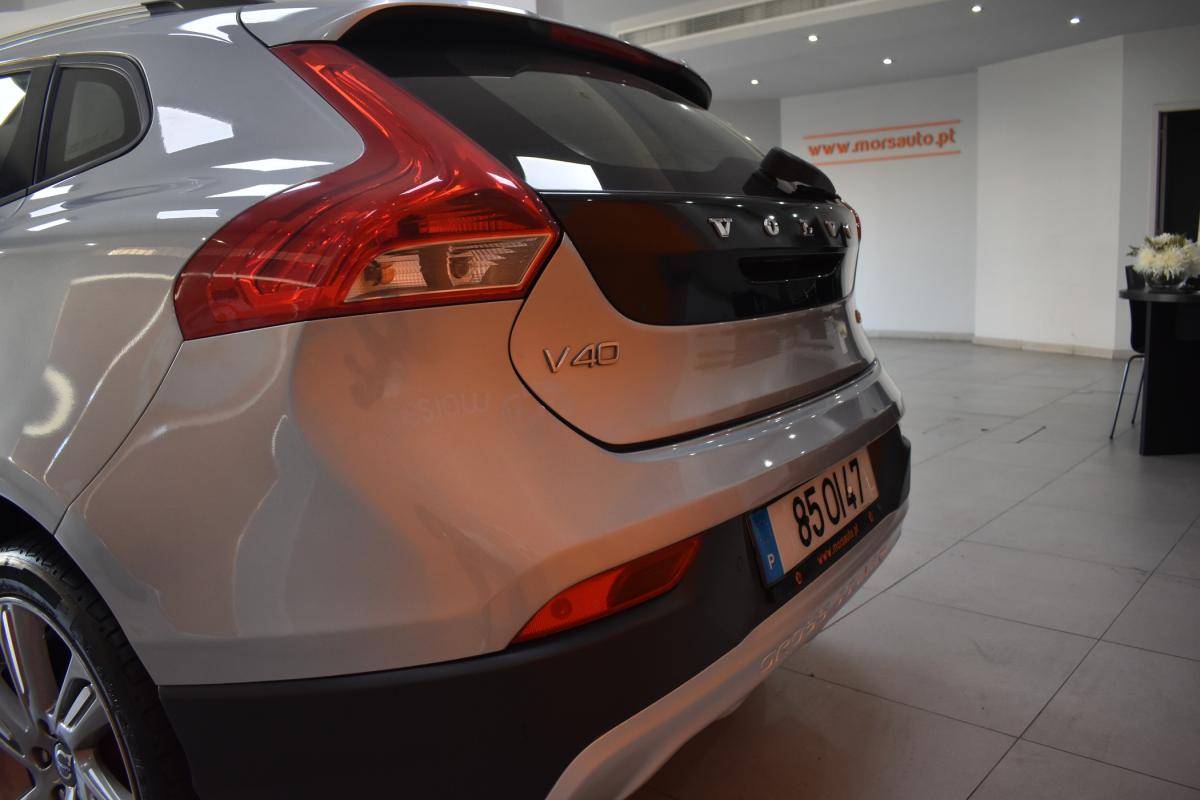 volvo-v40-cross-country-2014-diesel-1560cc