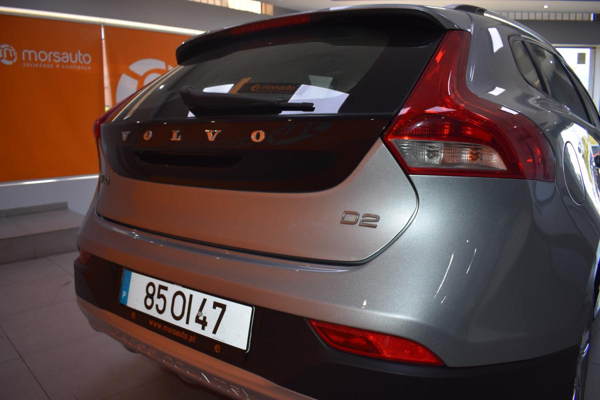 volvo-v40-cross-country-2014-diesel-1560cc