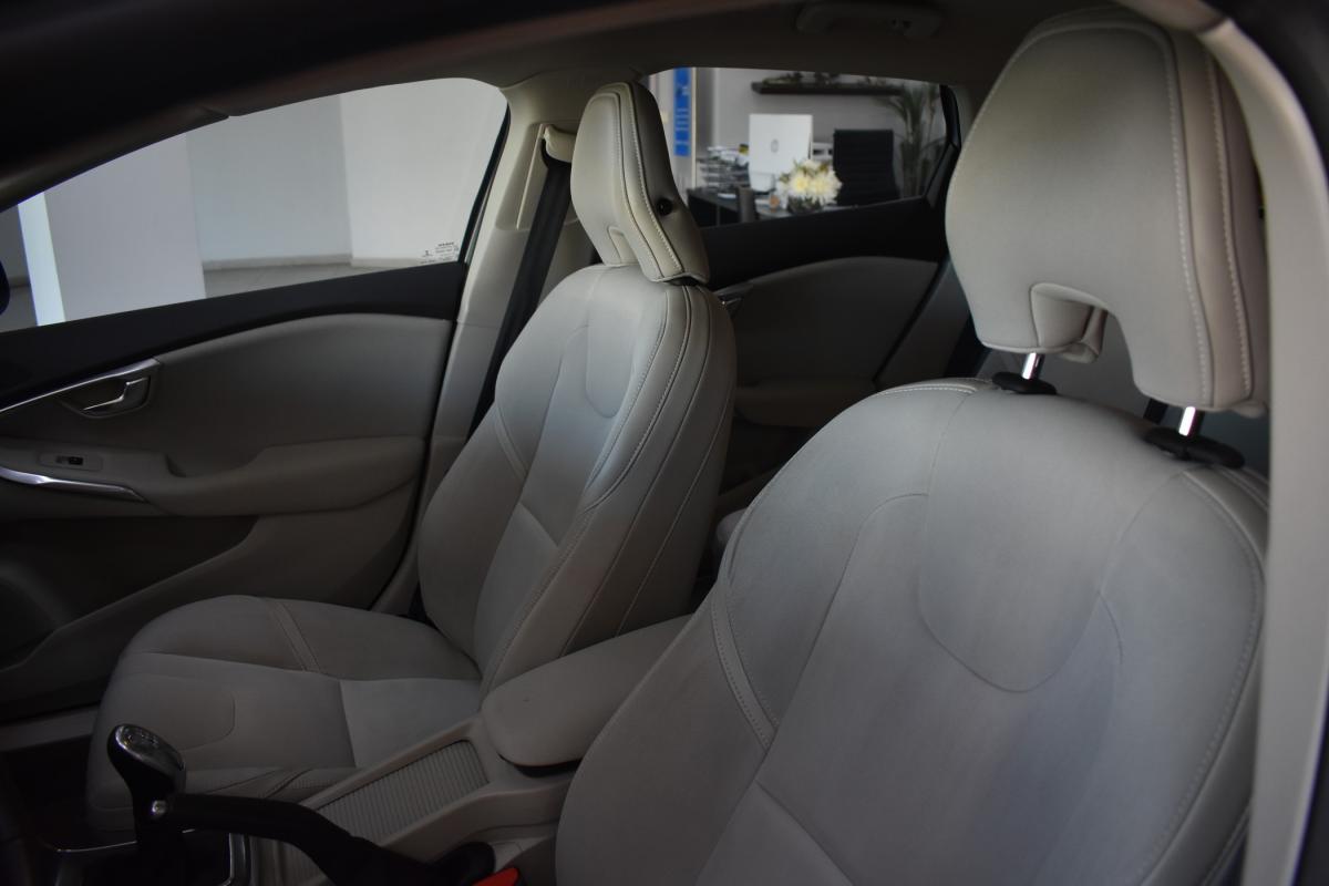 volvo-v40-cross-country-2014-diesel-1560cc