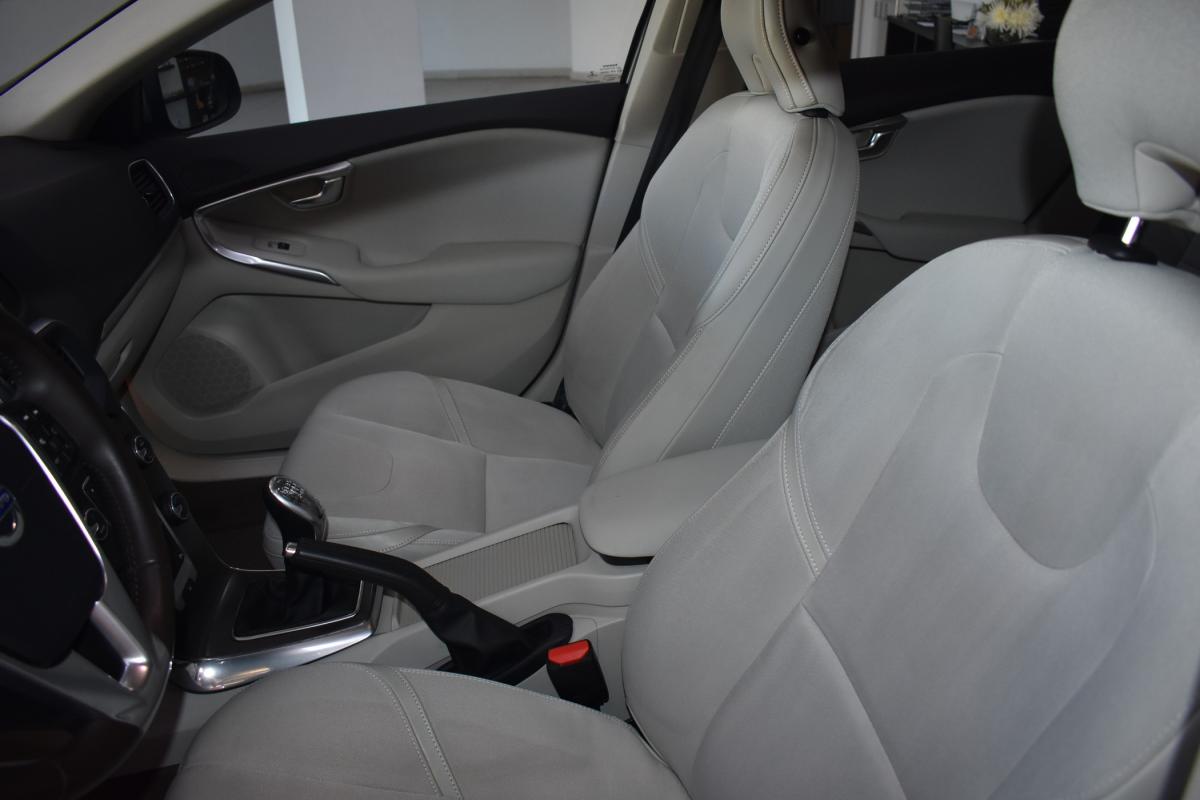 volvo-v40-cross-country-2014-diesel-1560cc