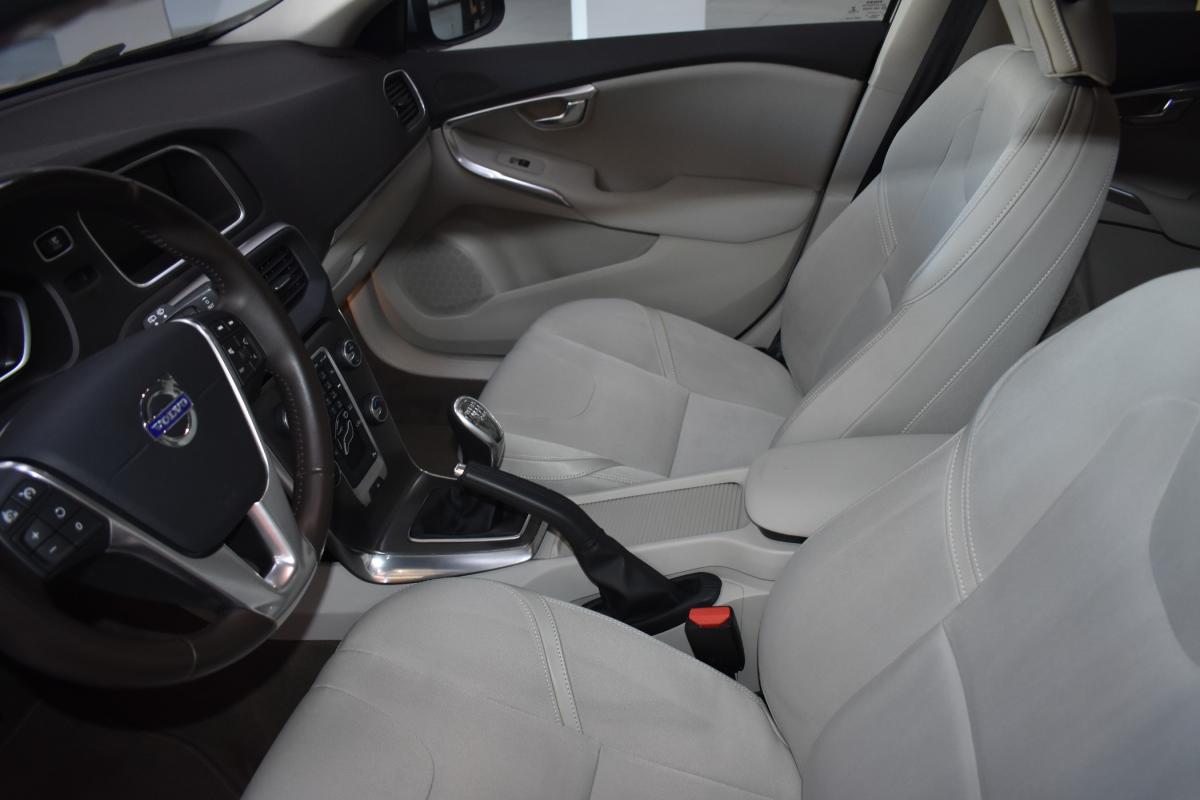 volvo-v40-cross-country-2014-diesel-1560cc