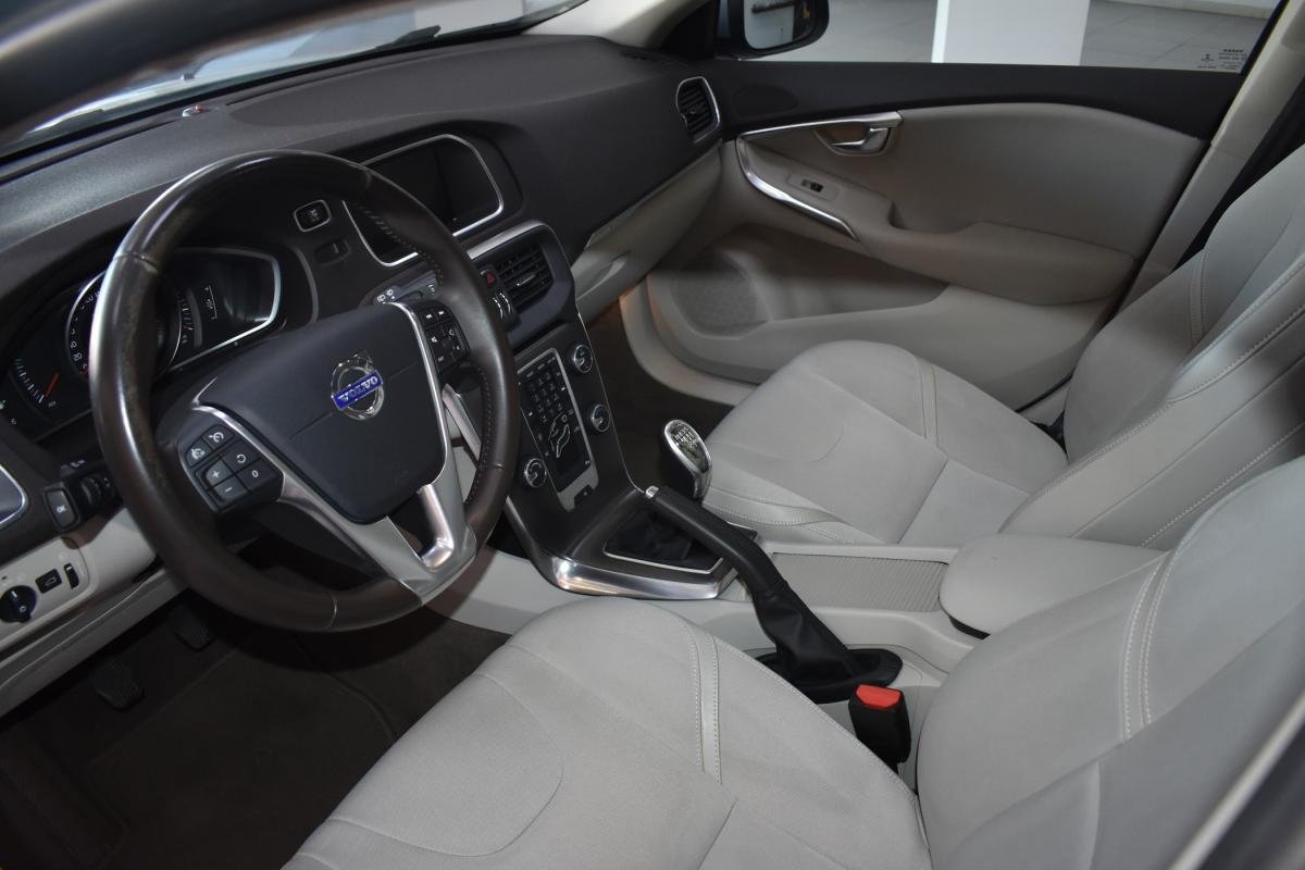 volvo-v40-cross-country-2014-diesel-1560cc