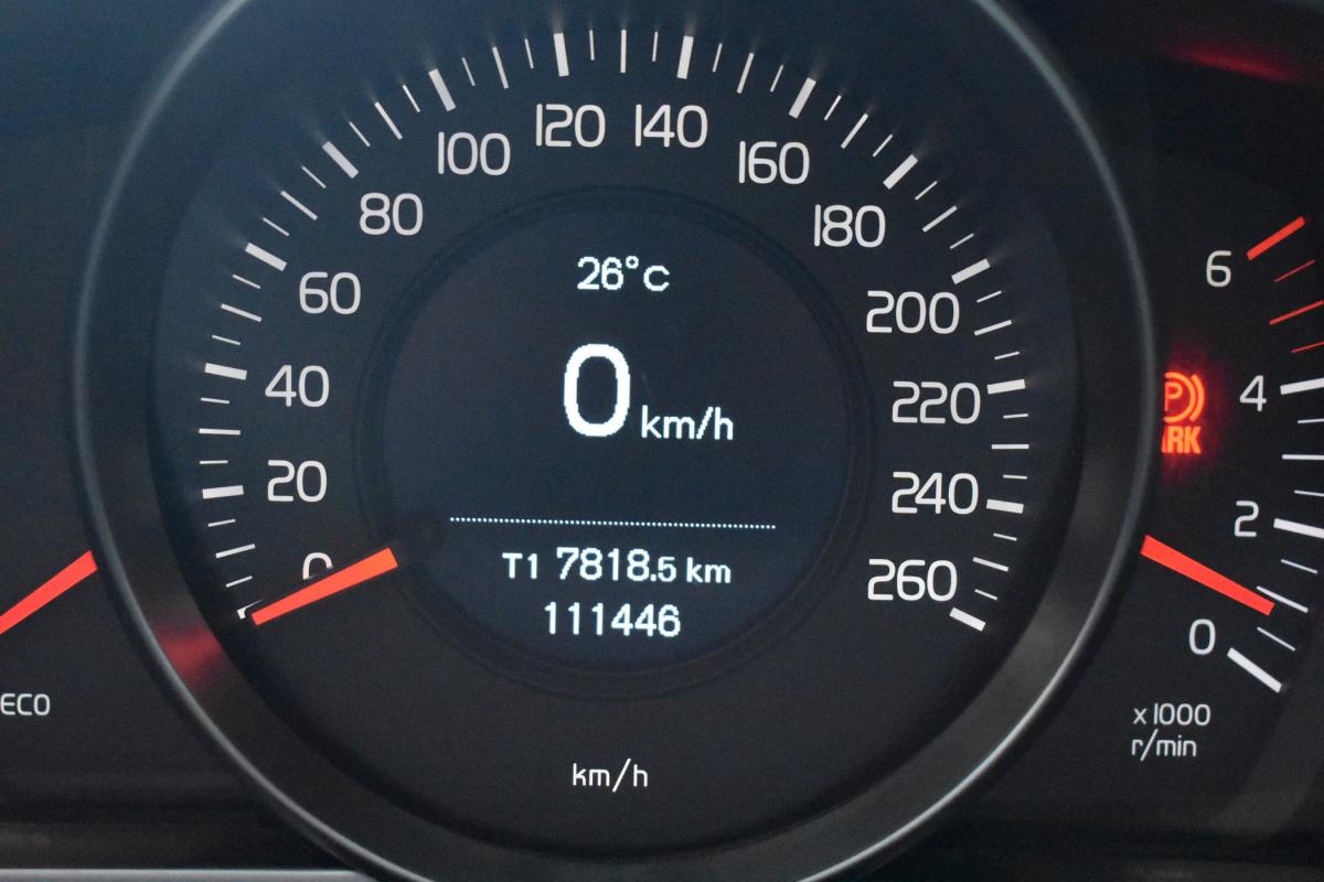 volvo-v40-cross-country-2014-diesel-1560cc
