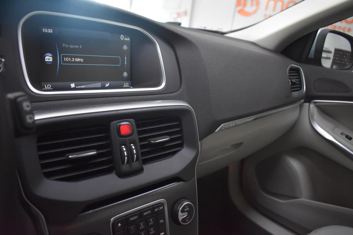 volvo-v40-cross-country-2014-diesel-1560cc