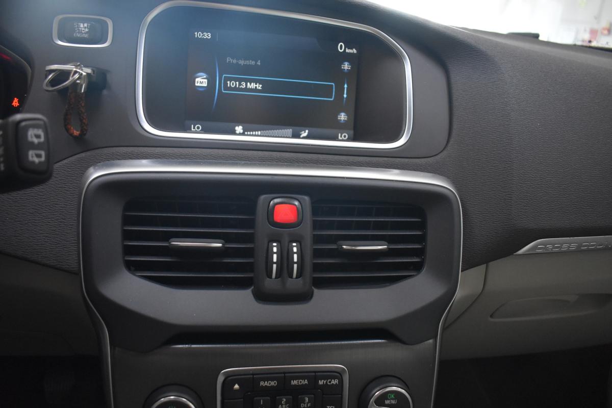 volvo-v40-cross-country-2014-diesel-1560cc