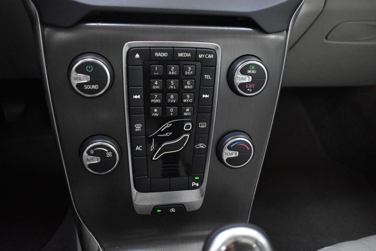 volvo-v40-cross-country-2014-diesel-1560cc