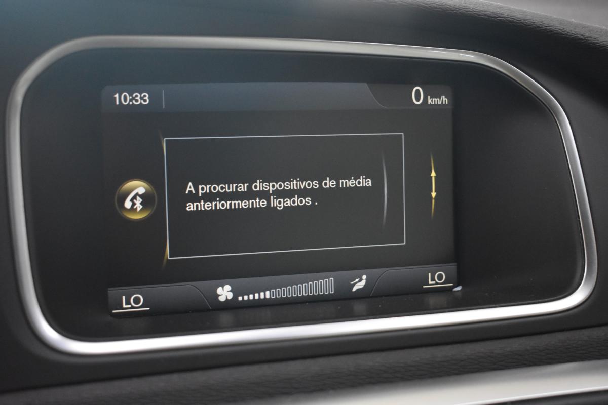 volvo-v40-cross-country-2014-diesel-1560cc