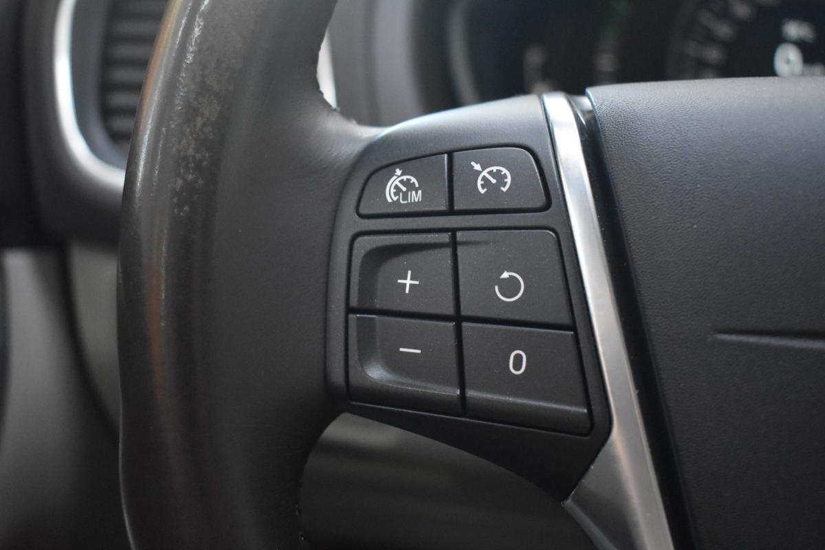 volvo-v40-cross-country-2014-diesel-1560cc