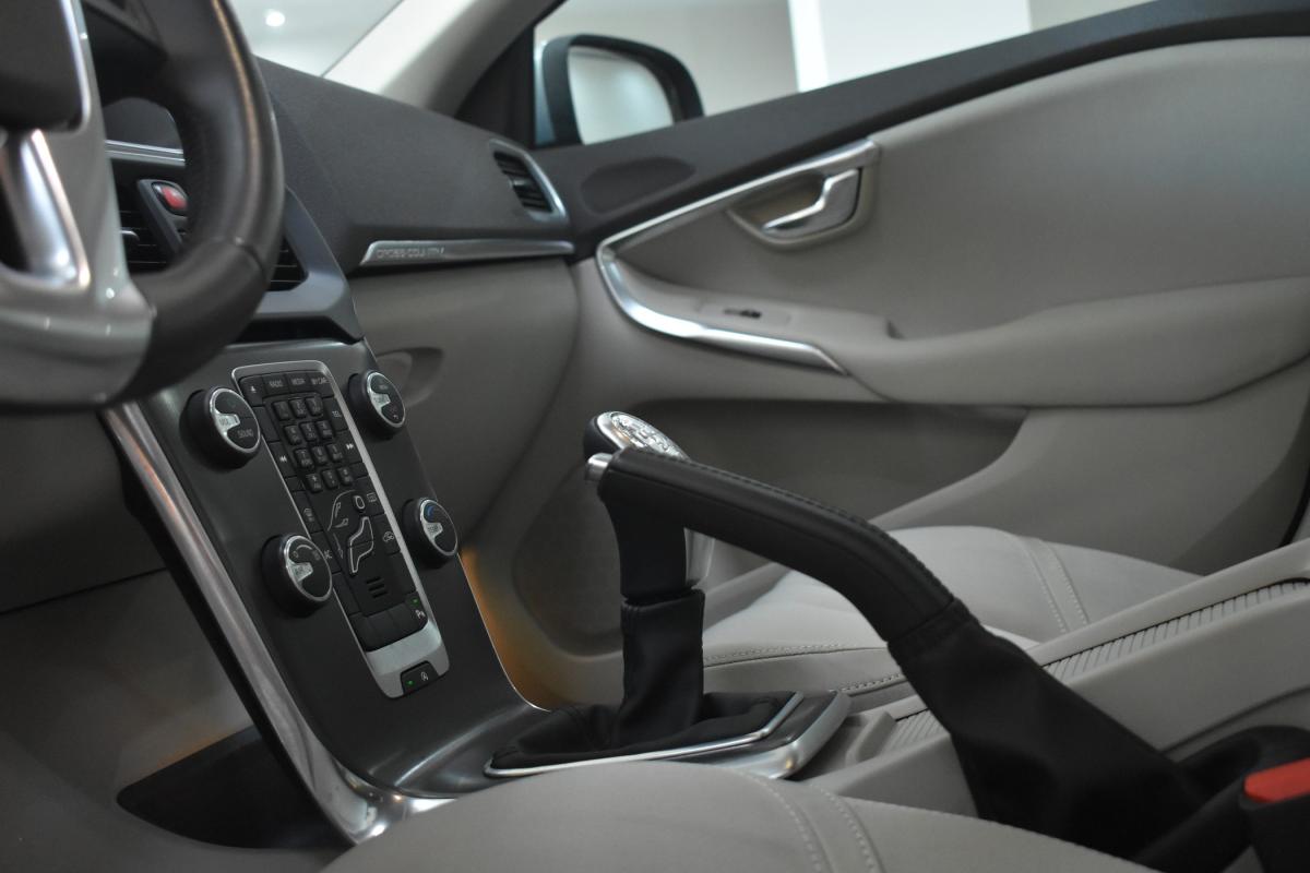 volvo-v40-cross-country-2014-diesel-1560cc
