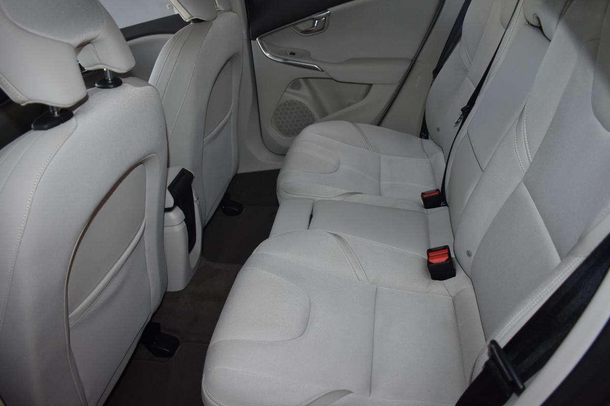 volvo-v40-cross-country-2014-diesel-1560cc
