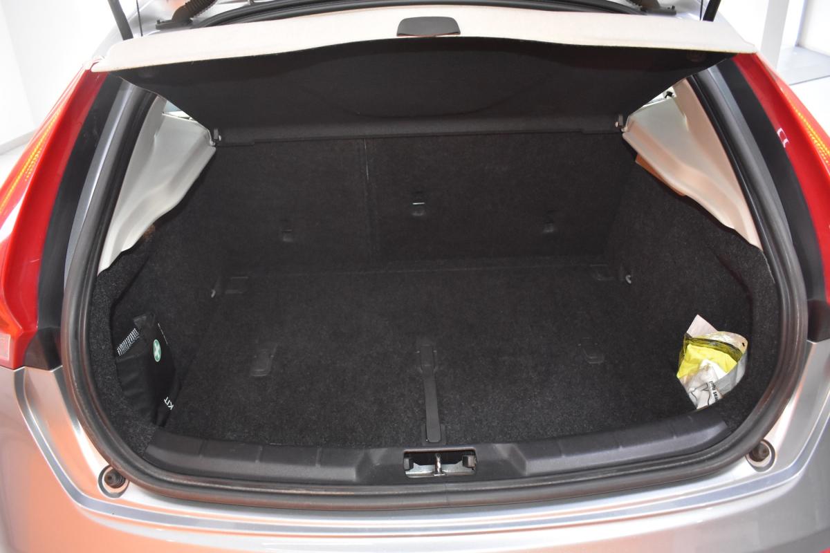 volvo-v40-cross-country-2014-diesel-1560cc