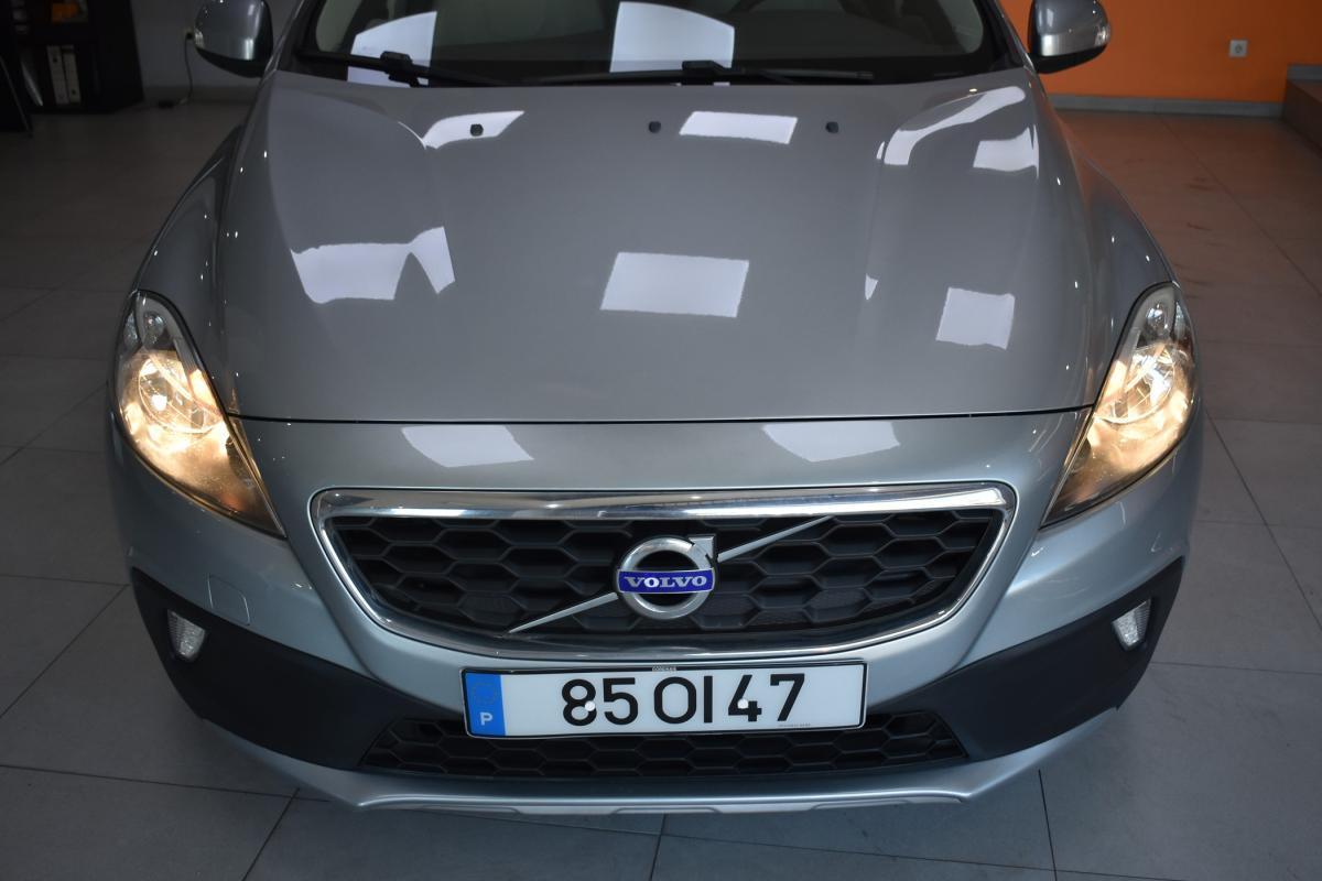 volvo-v40-cross-country-2014-diesel-1560cc