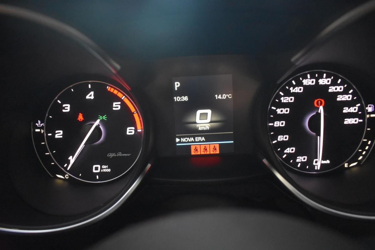 alfa-romeo-stelvio-2018-diesel-2143cc
