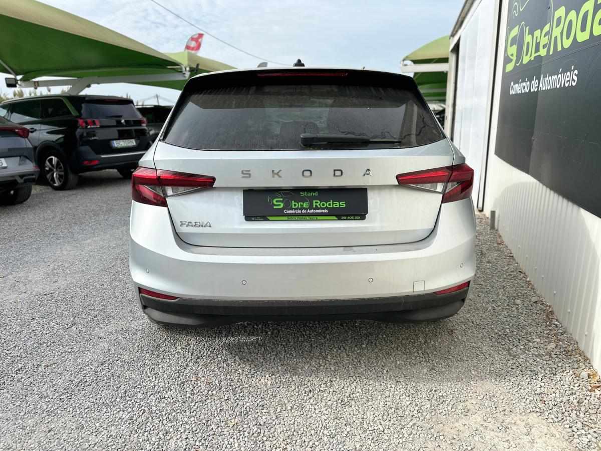 skoda-fabia-2025-gasolina-999cc