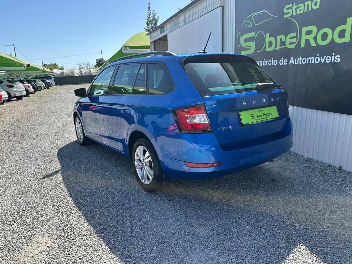 skoda-fabia-2022-gasolina-999cc
