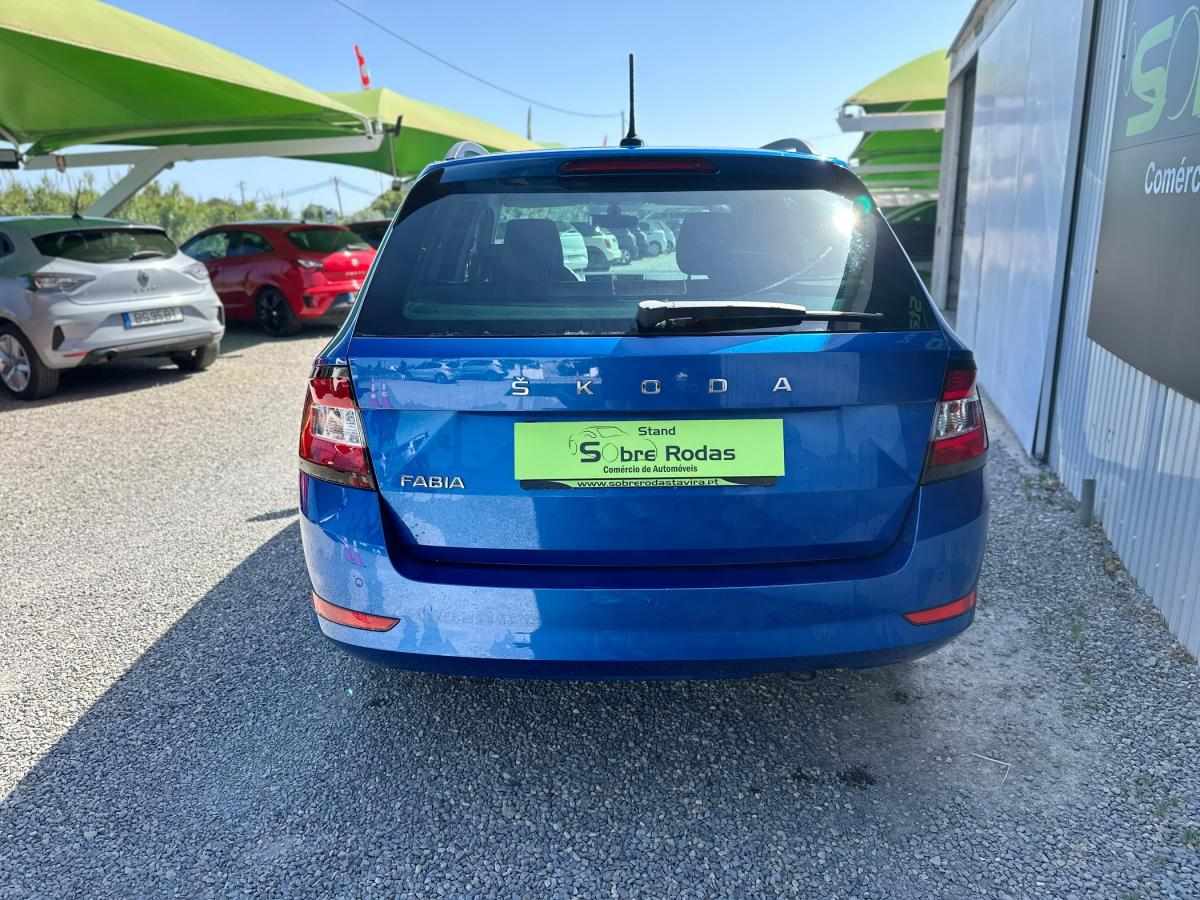 skoda-fabia-2022-gasolina-999cc