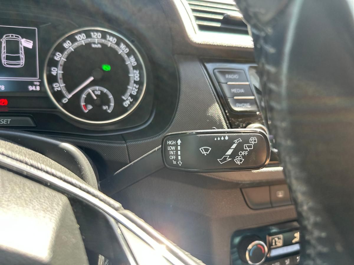 skoda-fabia-2022-gasolina-999cc