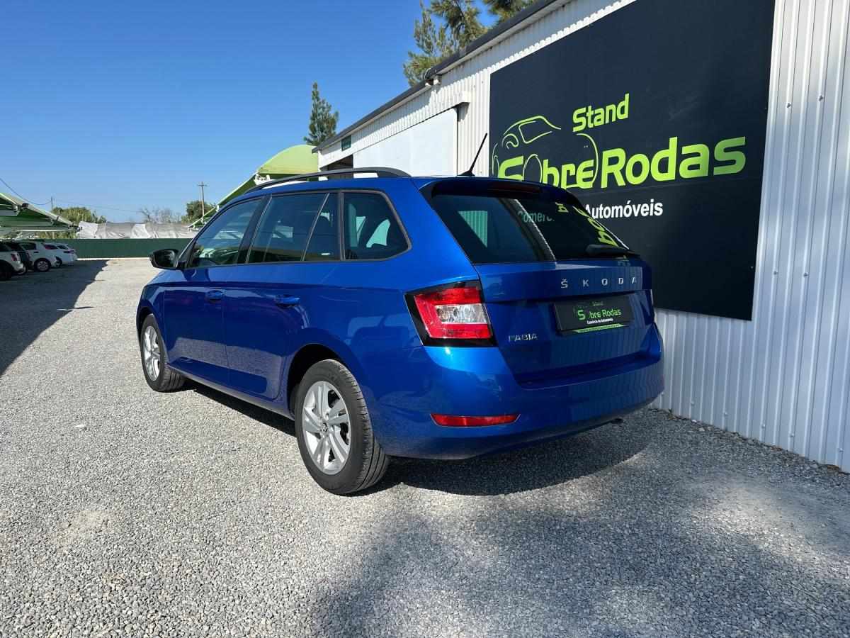 skoda-fabia-2022-gasolina-999cc