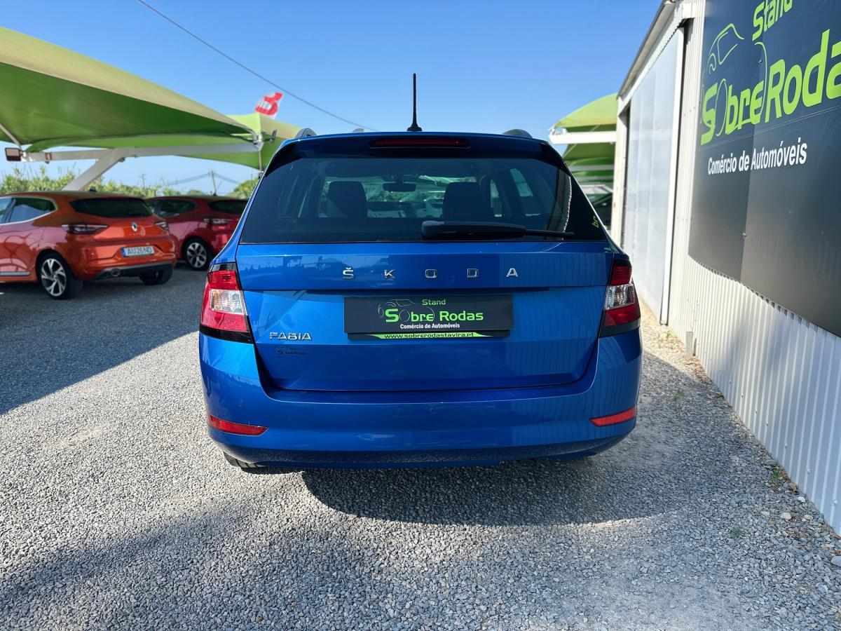 skoda-fabia-2022-gasolina-999cc