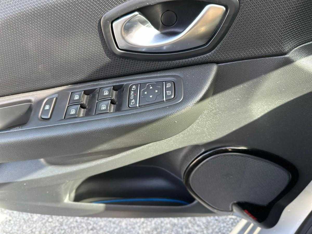 renault-clio-sport-tourer-2018-diesel-1461cc