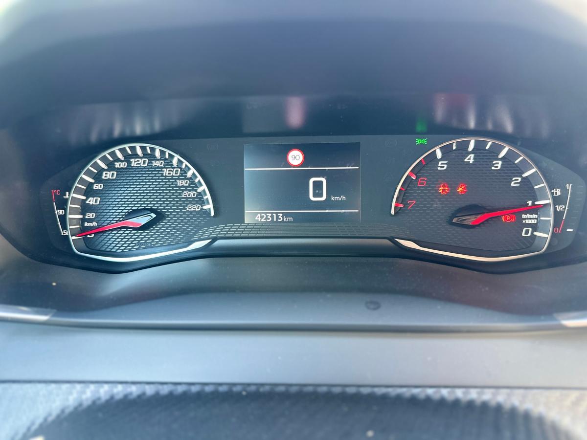 peugeot-208-2022-gasolina-1199cc
