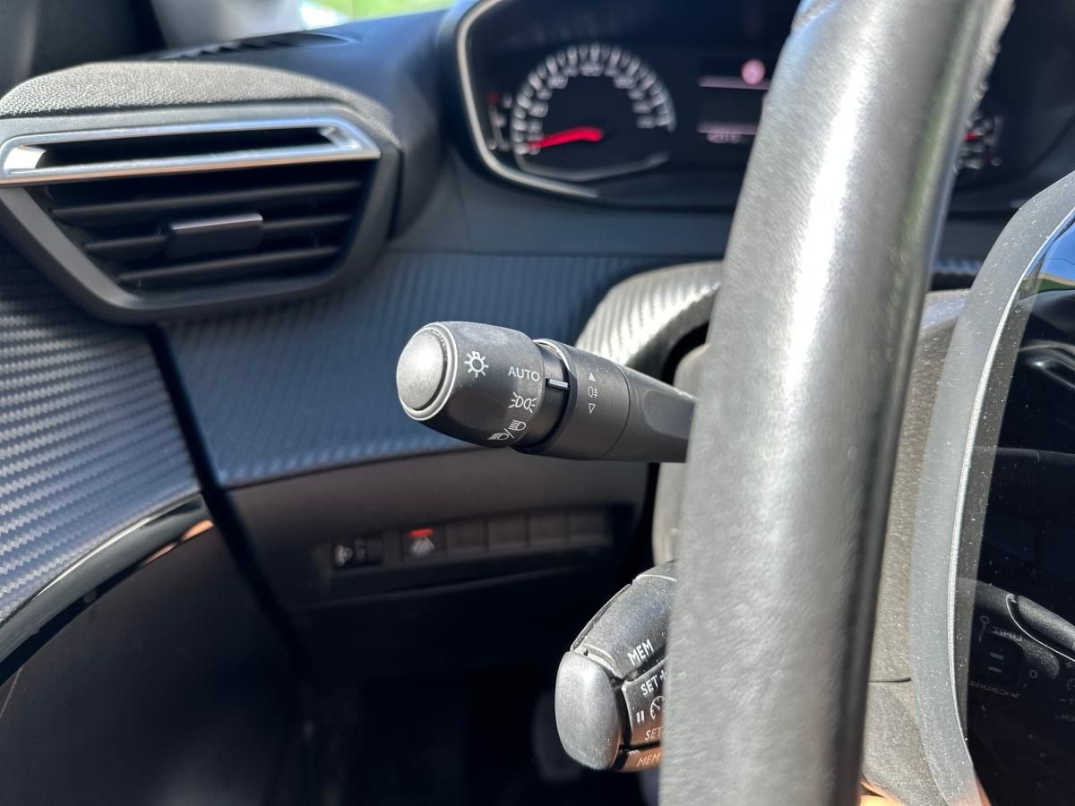 peugeot-208-2022-gasolina-1199cc